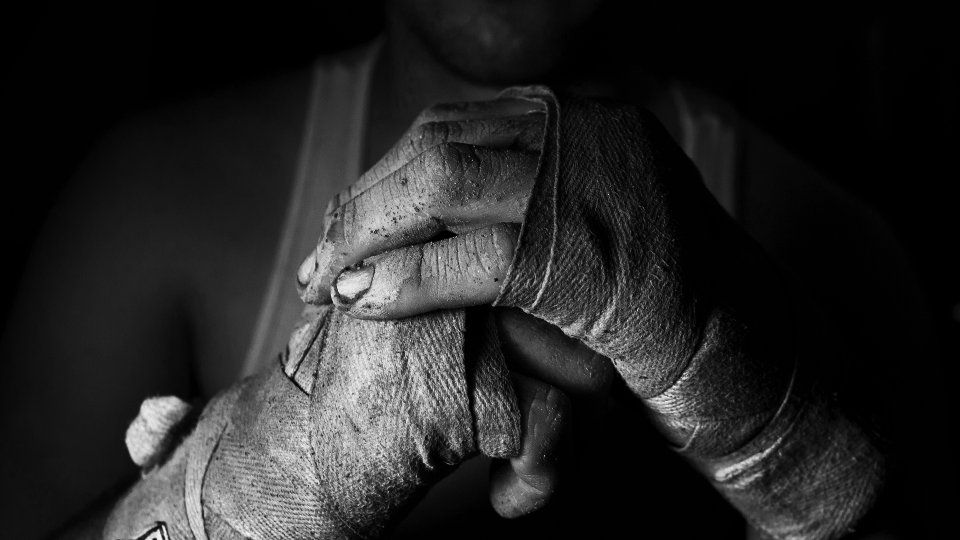 fighting mma extreme people hands blood black et white b w wallpaper