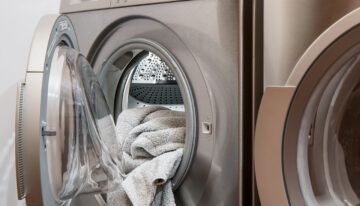 Les bonnes raisons de recourir au service de blanchisserie pour laver son linge 
