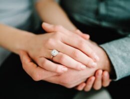 Engagement inoubliable : comment trouver la bague de fiançailles parfaite