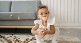 Quels accessoires pour bébé permettent de mieux vivre le quotidien parental ?